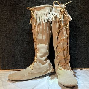 Minnetonka boots RARE sand color - size 10